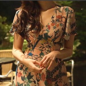 🤩 Lovely & elegant floral midi v neck dress 🌸🌸